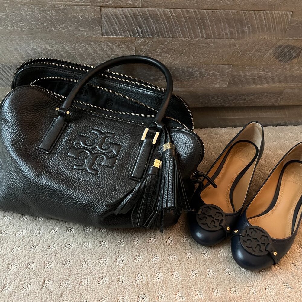 Tory Burch Navy Block Heel Shoes Sz 7 w/Tory Burch Hand Bag (Black) - Picture 2 of 3